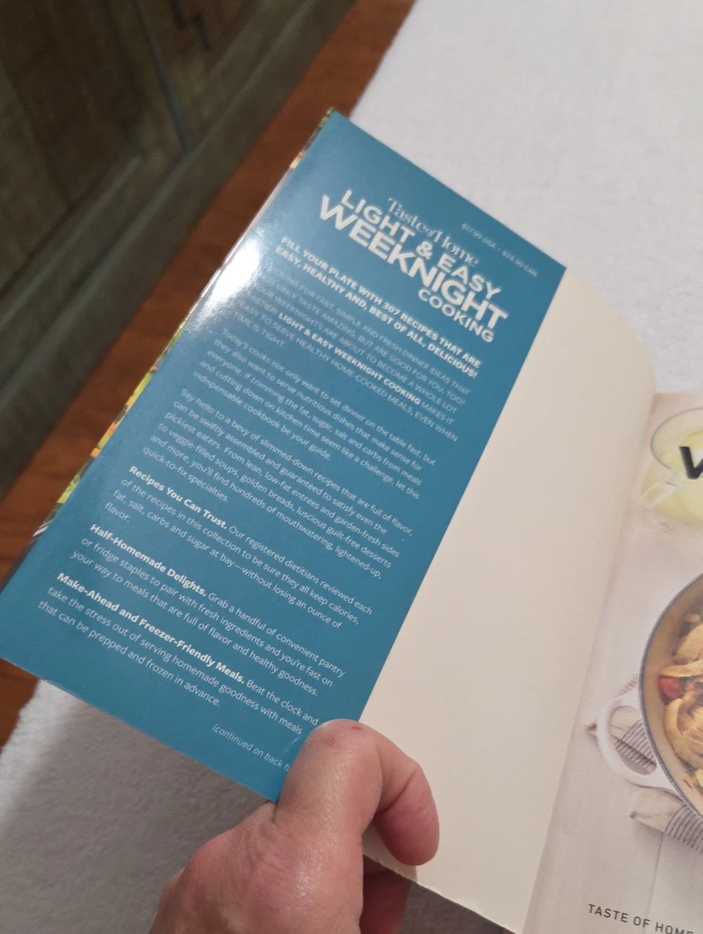 TASTE OF HOME LIGHT AND EASY WEEKNIGHT COOKING COOKBOOK